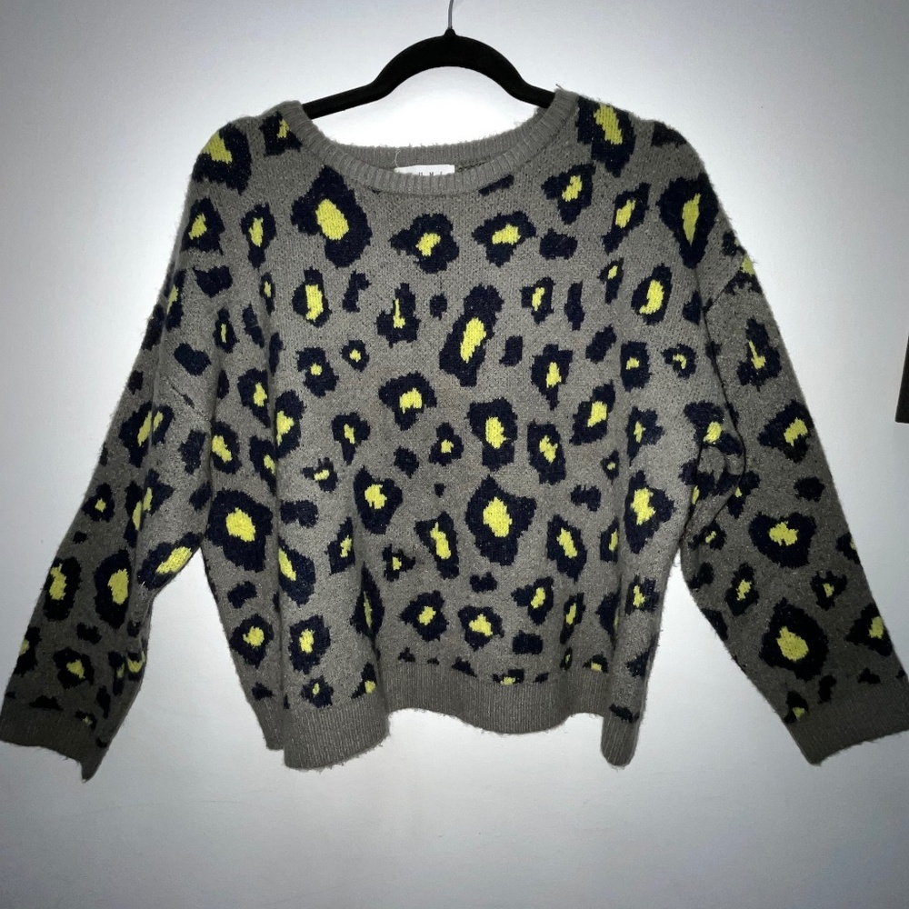 Gray Leopard Sweater (TMHL)
